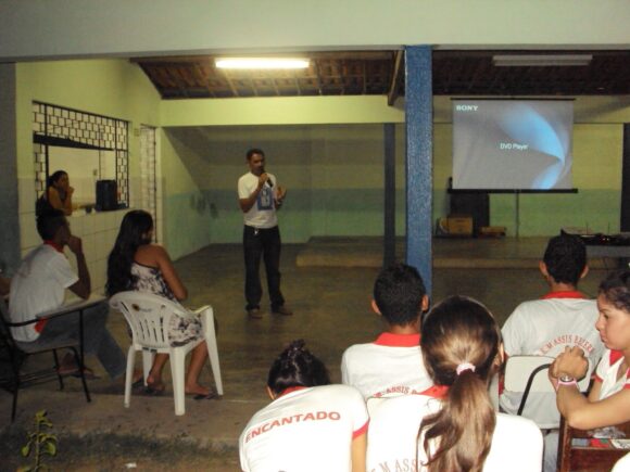 CINECLUBE SESC-IPHANAQ REALIZA PELA 3ª VEZ EXIBIÇÃO NA VILA DE ENCANTADO