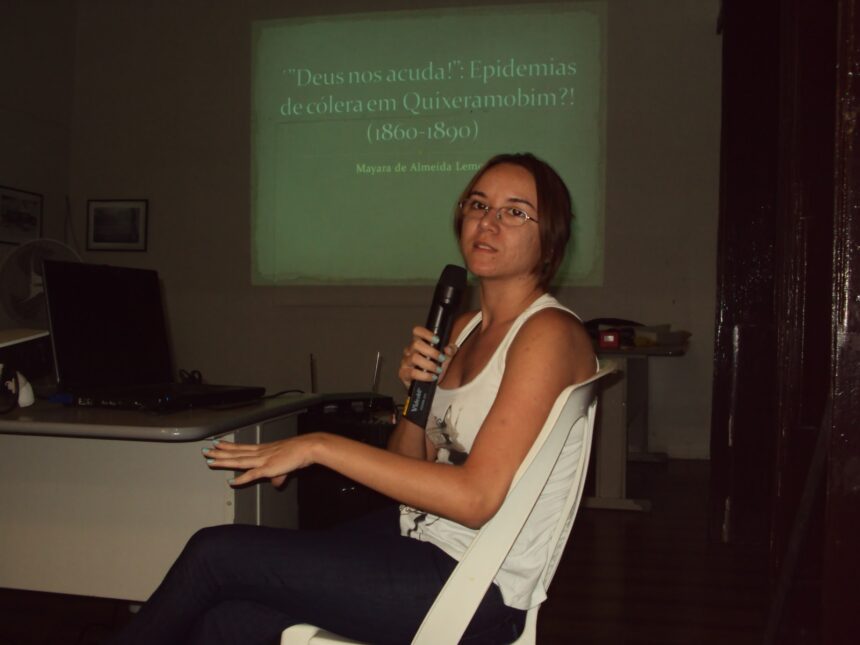 MAYARA LEMOS APRESENTA MONOGRAFIA SOBRE O CÓLERA EM QUIXERAMOBIM NO SECULO XIX NO 13º PAPO CULTURAL