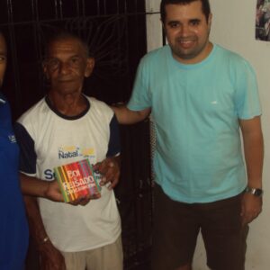 ONG IPHANAQ ENTREGA CDs e DVDs AO MESTRE PIAUÍ