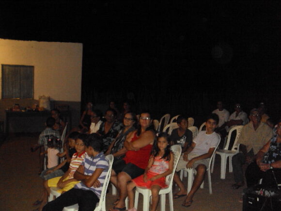 CINECLUBE IPHANAQ REALIZA EXIBIÇÃO EM POÇO DA SERRA DURANTE A FESTA DA PADROEIRA