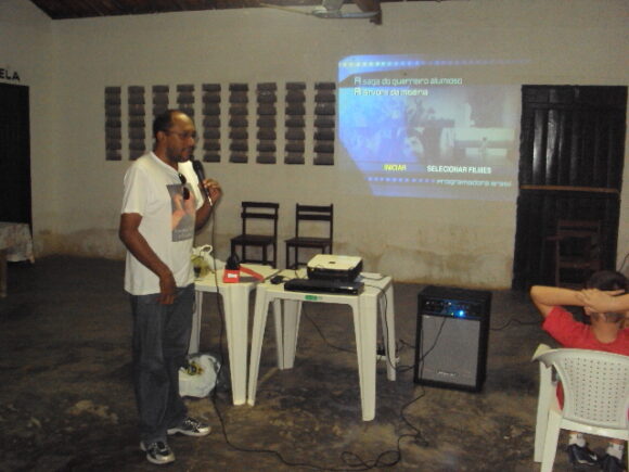 CINECLUBE IPHANAQ REALIZA EXIBIÇÃO NA COMUNIDADE DE PASTA