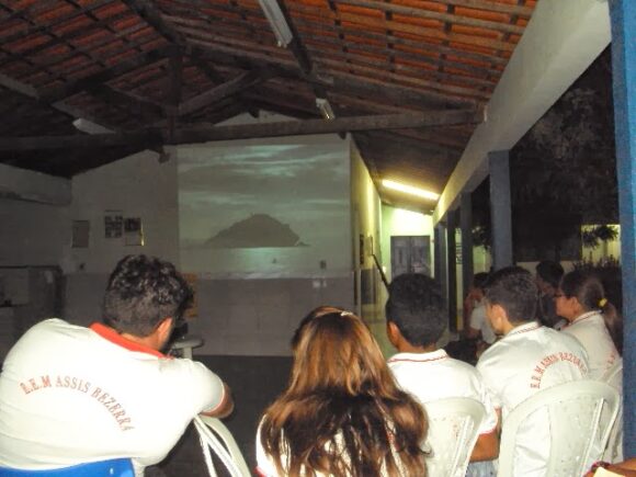 CICNECLUBE IPHANAQ REALIZA EXIBIÇÃO DO FILME “A OSTRA E O VENTO” NA ESCOLA DE ENCANTADO