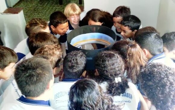 Estudantes se encantam com exposições na Casa Antônio Conselheiro