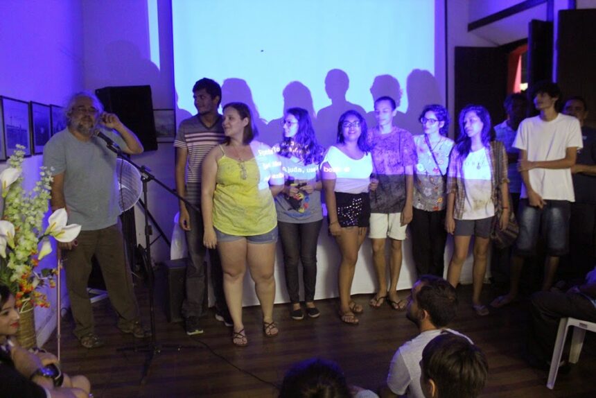 Quixeramobim: Casa de Conselheiro vira sala de cinema para lançamento do documentário “a bola, o trem e o rádio”